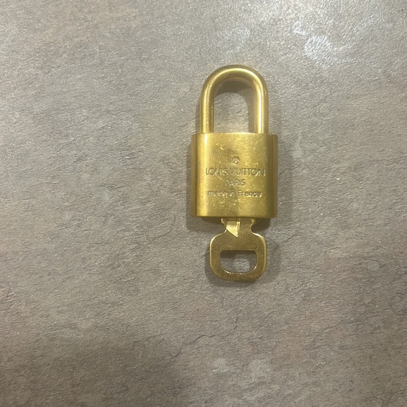 Louis Vuitton lock and key!chain is not included,I have different numbers! - Picture 5 of 6